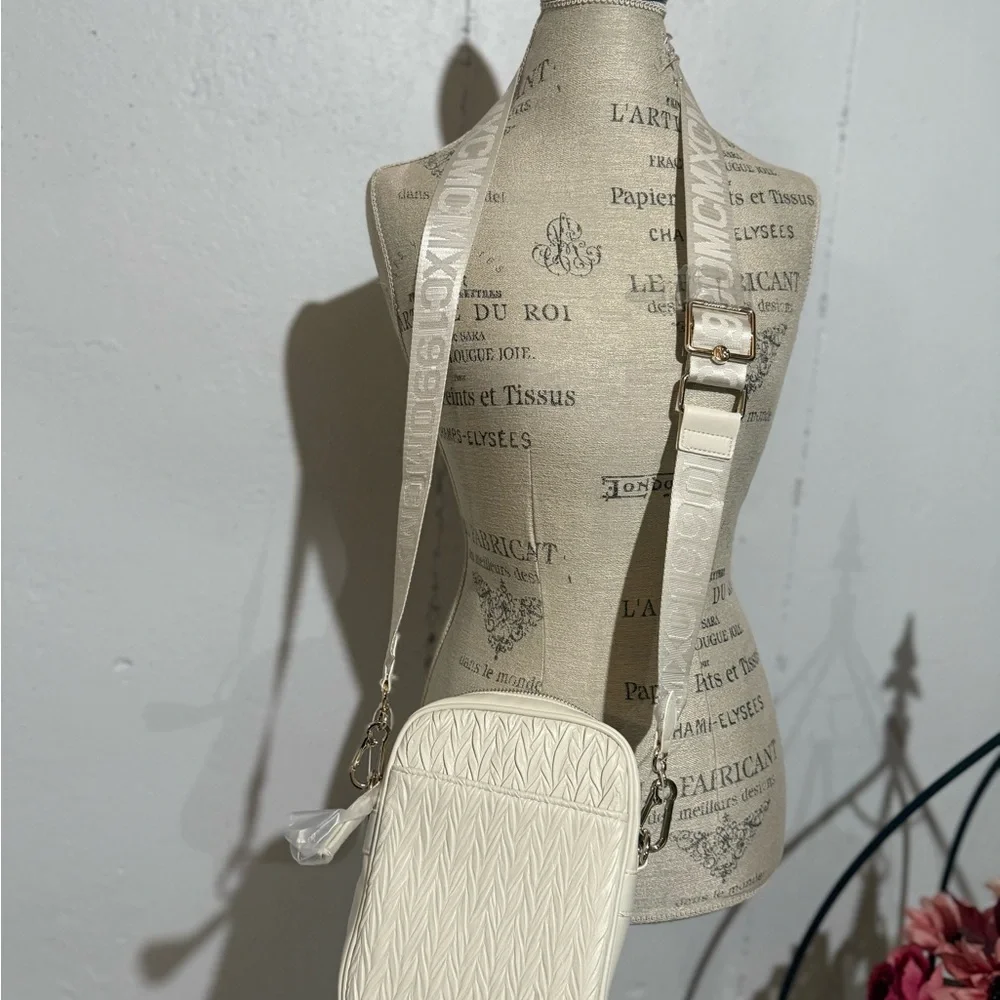NWT STEVE MADDEN. CROSSBODY BAG.